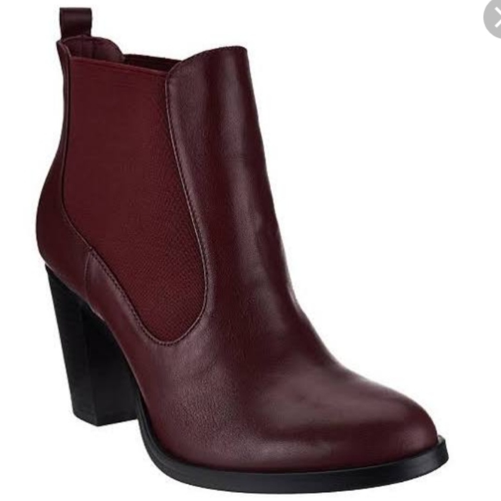Isaac Mizrahi black leather ankle boots Size:6.5M